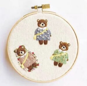 Kit broderie imprimée 3 ours 20cm