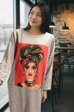 Robe rose pale avec visage africain